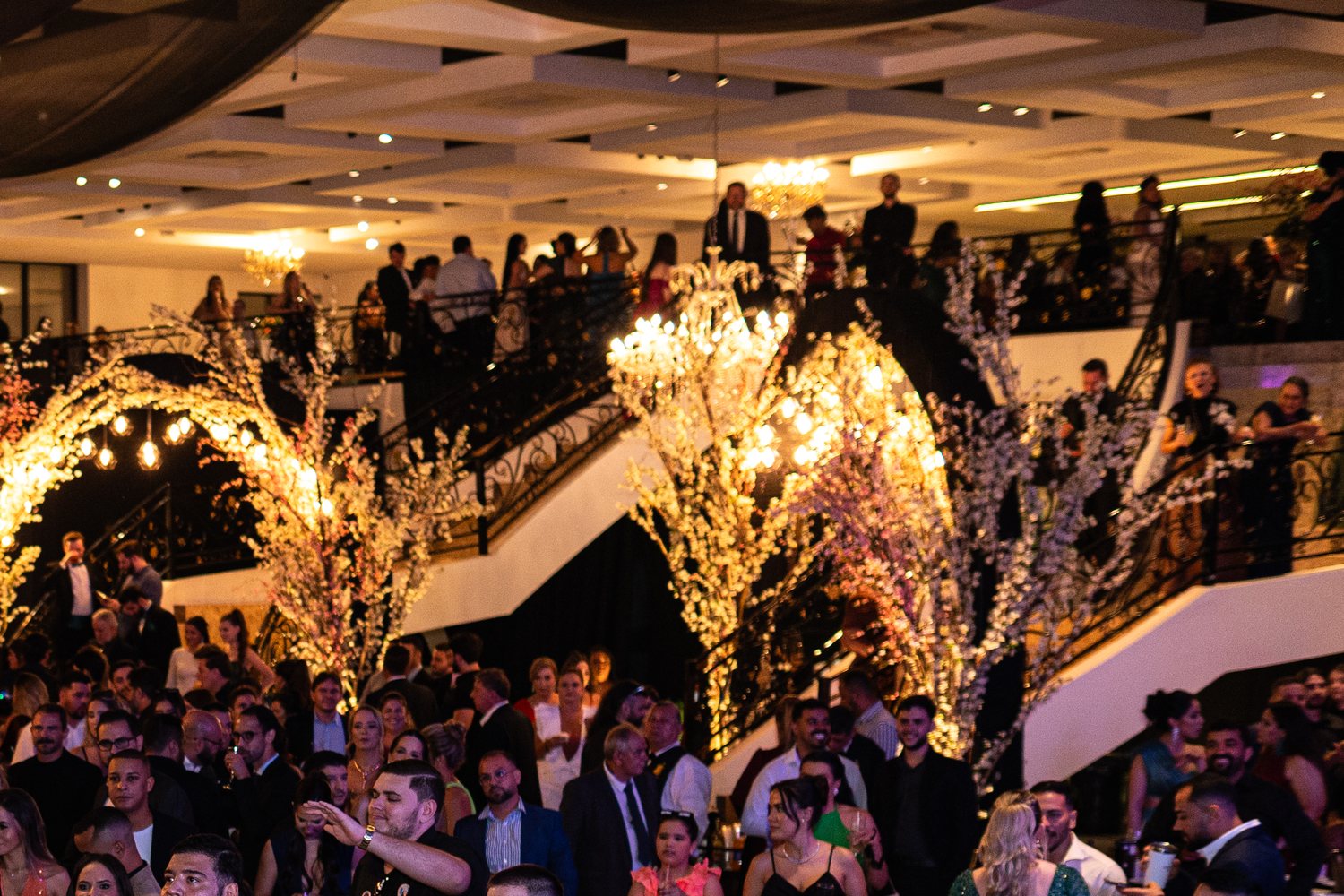 Foto de um baile Monteiro: Galeria e lateral do salão