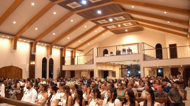 Igreja lotada na missa de formatura